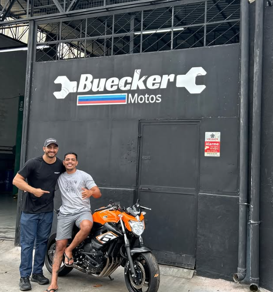 Equipe Buecker Motos com cliente BMW GS